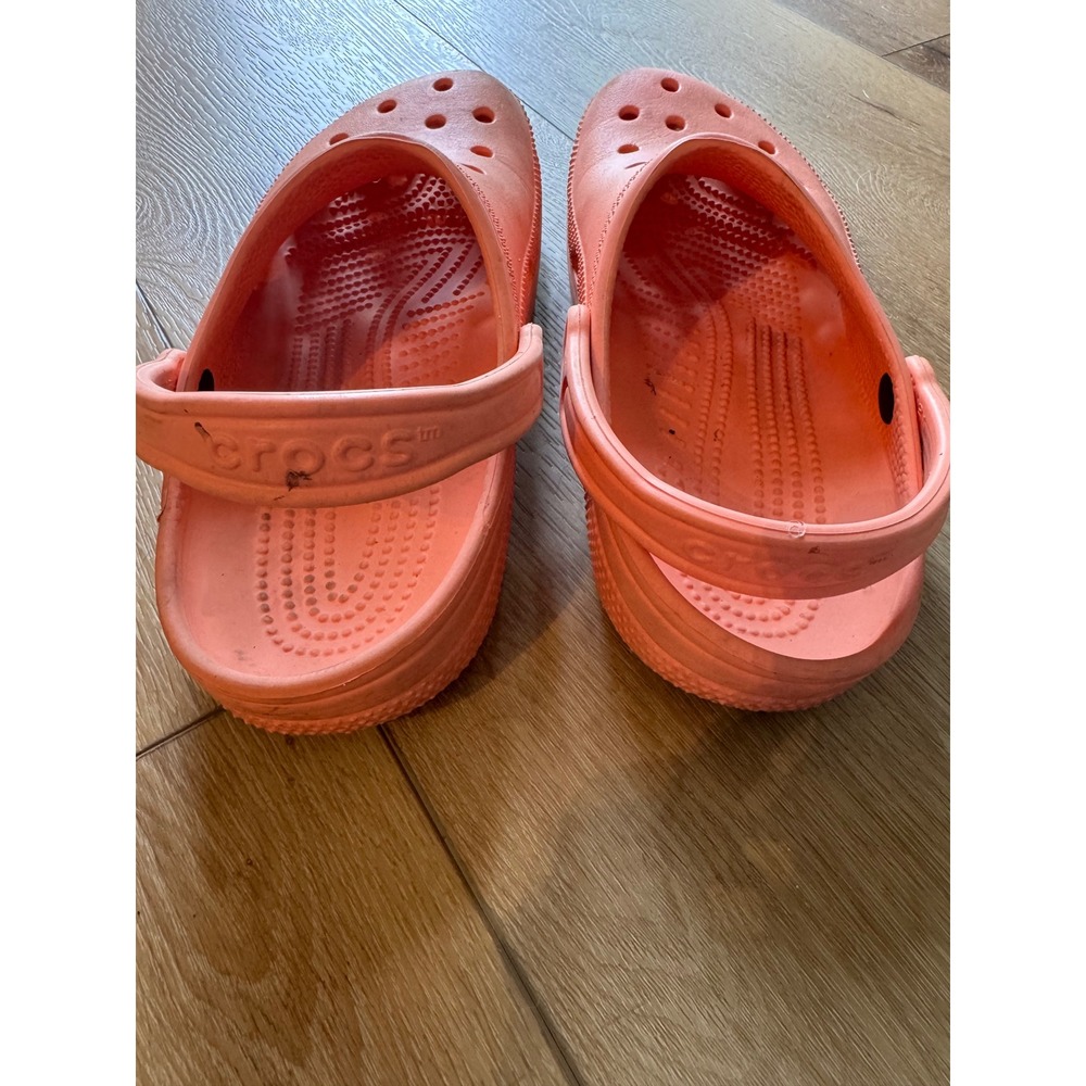 Crocs Classic Clog Coral Orange Women 10 Men 8 Water Friendly Comfort Shoes - Picture 2 of 4